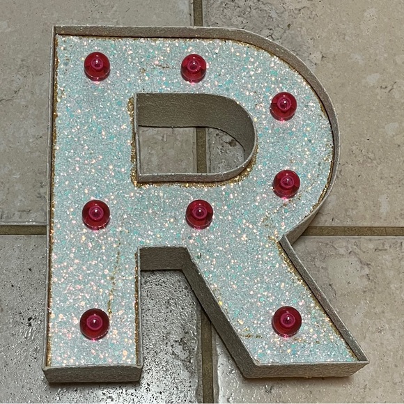 Light-Up Letter R - Picture 5 of 13